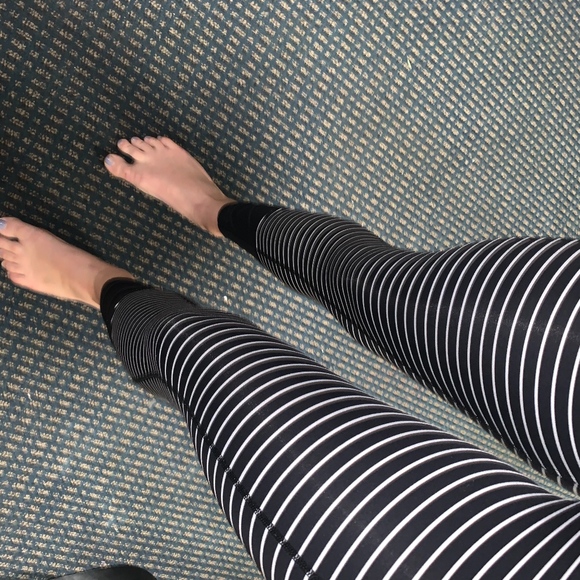 Lululemon Runday Cropped Leggings Parallel Strips - Picture 5 of 6